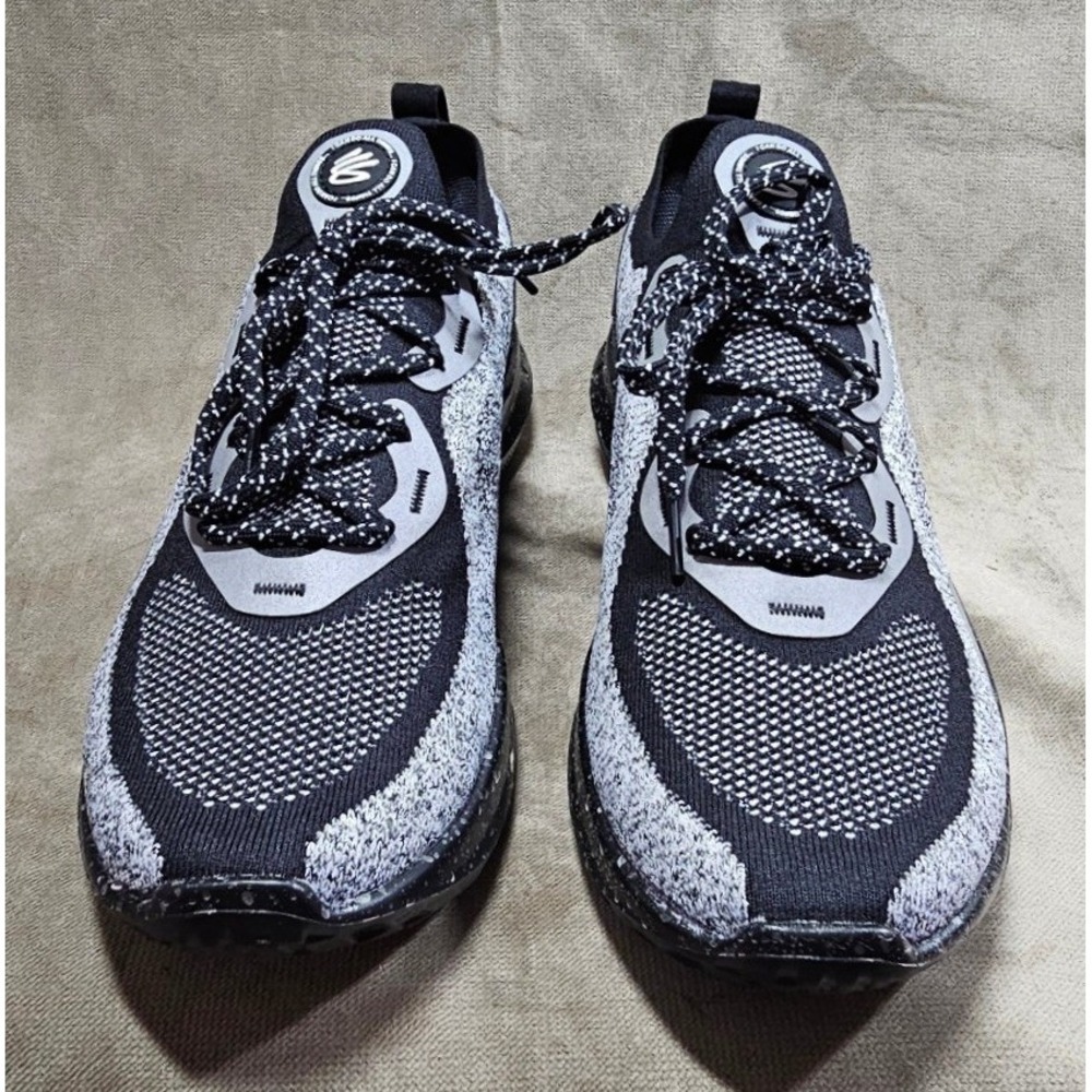NWB Mens 10 Under Armour Curry Flow Go Black Silver Running Shoes 3023814-007